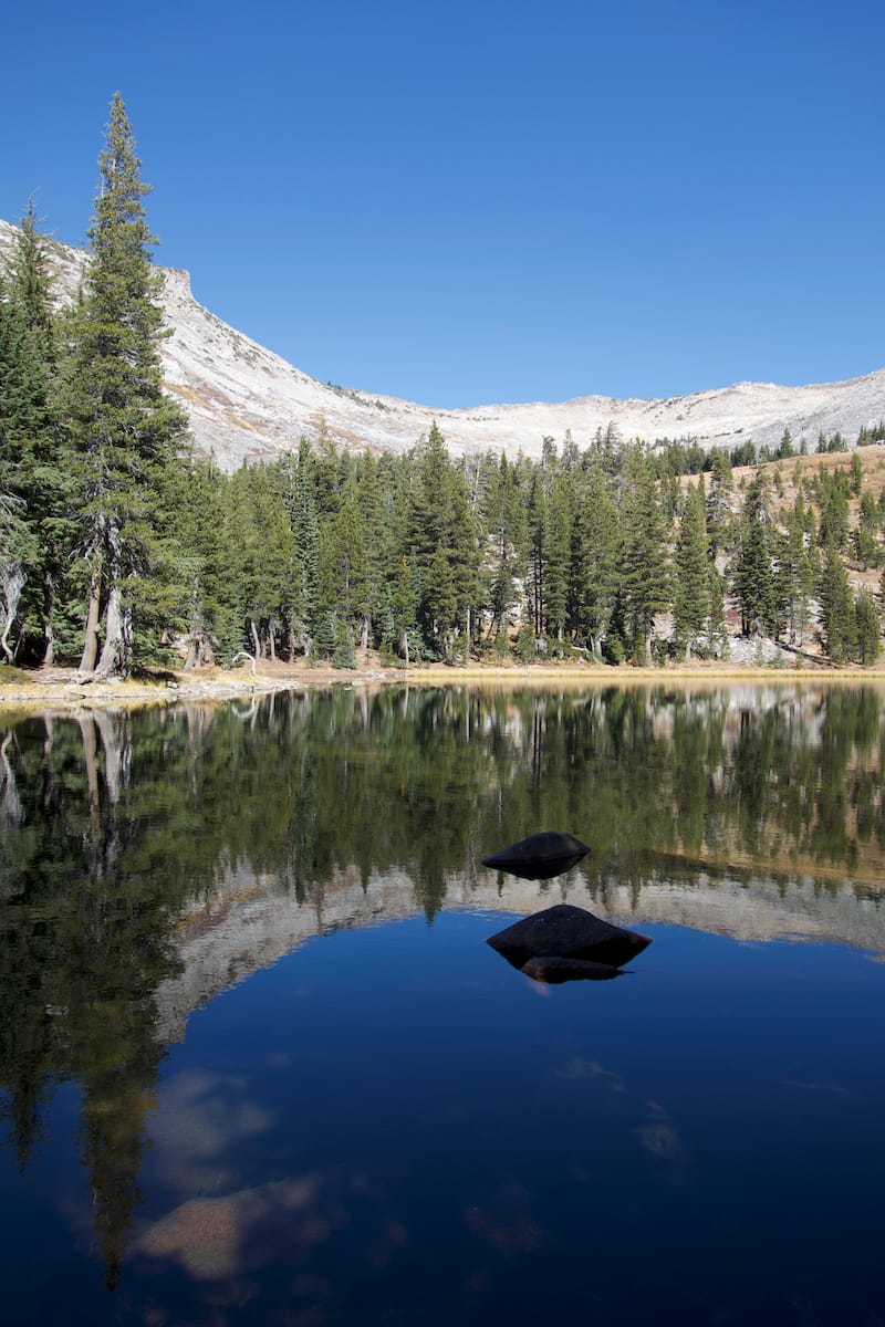 Desolation Wilderness - Lake and mountains